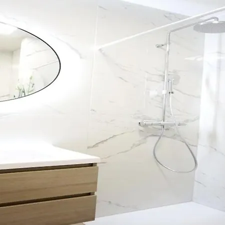 In With Sea Views Apartment